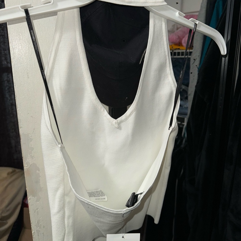 Halter top - Picture 2 of 2